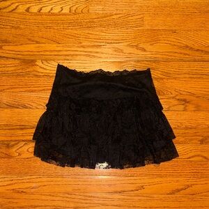 NWOT black lace ruffled mini skirt